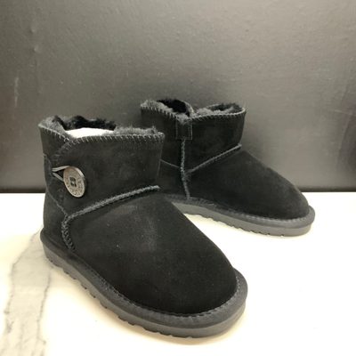 UGG Mini Bailey Button — 9