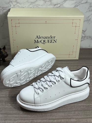 Alexander McQueen Oversized sneakers