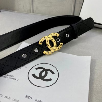 Chanel quilted leather belt featuring a gold chain and leather logo buckle — 4