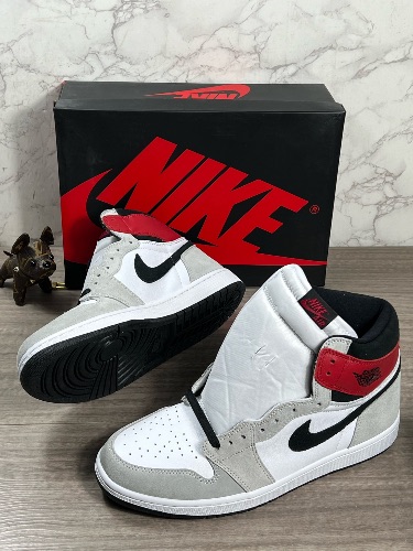 Nike Air Jordan 1 Retro High OG — 4