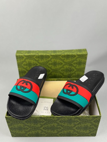 Gucci men's rubber sliders