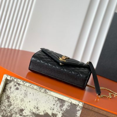 Saint Laurent grey grain de poudre textured leather envelope chain bag — 4