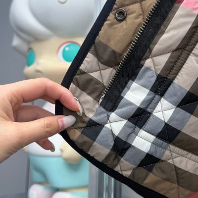 Burberry quilted zip-up jacket — 6