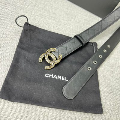 Chanel quilted leather belt featuring a prominent interlocking gold-tone CC buckle — 5