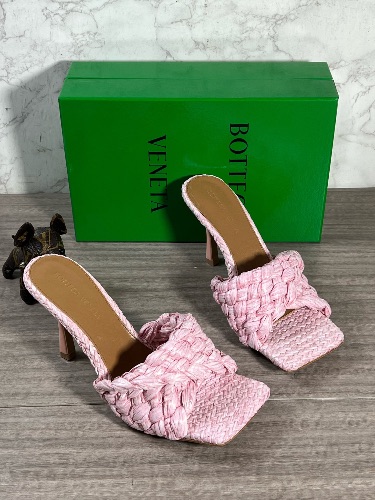 Bottega Veneta Intrecciato woven raffia stretch mules