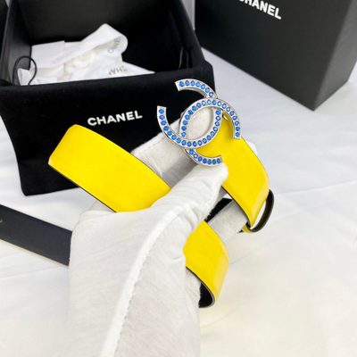 Chanel yellow patent leather belt features a signature interlocking CC buckle — 7