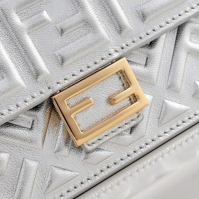 Fendi Baguette Wallet on Chain (T) — 3