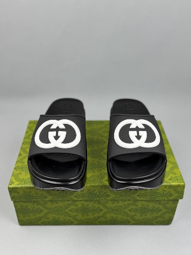 Gucci Interlocking G black rubber slide sandals — 3