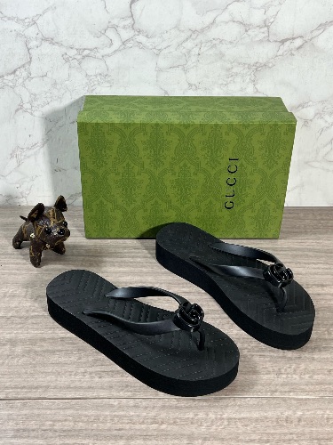 Gucci Marmont thong sandals