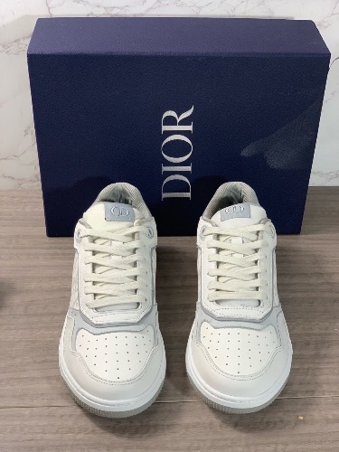 Dior B27 Low sneakers in a white and gray colorway — 3