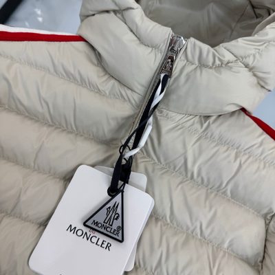 Moncler Enfant Donvar Down Hooded Short Puffer Jacket — 3