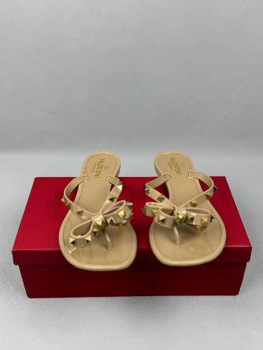 Valentino Garavani Rockstud bow thong sandals — 3