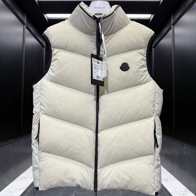 Moncler Guersac Hooded Diagonal-Quilted Down Gilet — 6
