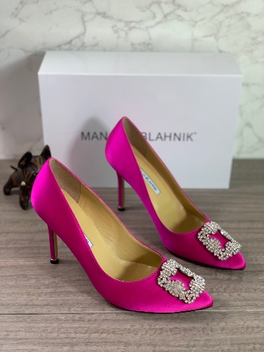Manolo Blahnik Hangisi satin pumps — 4