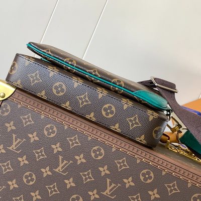 Louis Vuitton Trio Messenger Bag — 4