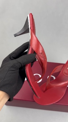 Gucci Vittoria red leather thong sandals — 5