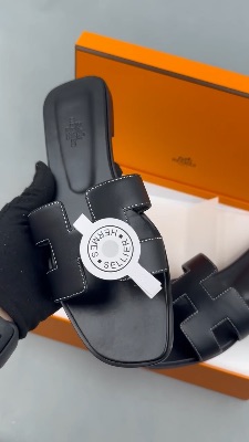 Hermès Oran sandals in black leather — 5