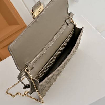 Fendi Baguette Wallet on Chain (T) — 9