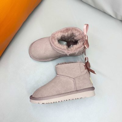 UGG short-shaft suede-style ankle boots — 9