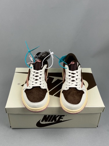 Nike Air Jordan 1 Low x Travis Scott — 3