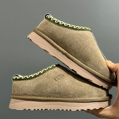 UGG Tazz (or UGG Tazz II) slip-on platform slippers — 9