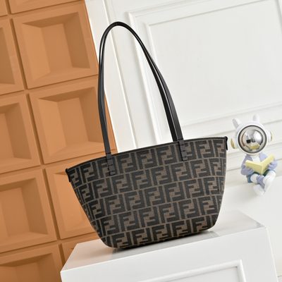 Fendi Roll tote bag (T) — 3