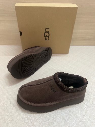 UGG Tazz Slippers in Chocolate brown suede