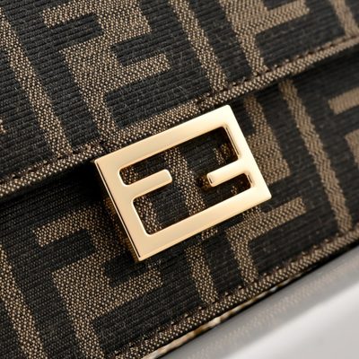 Fendi Baguette Wallet on Chain (T) — 3