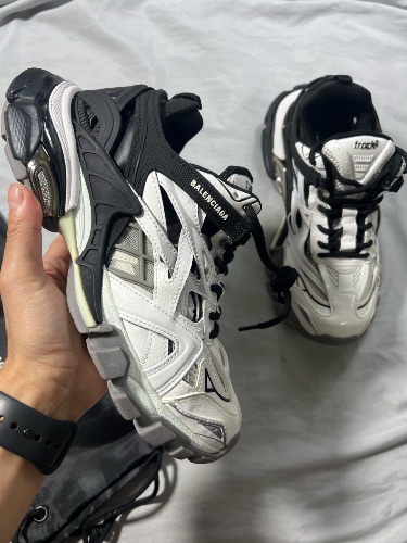 Balenciaga Track.2 trainers in black and white — 4
