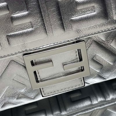 Fendi Baguette bag (T) — 4