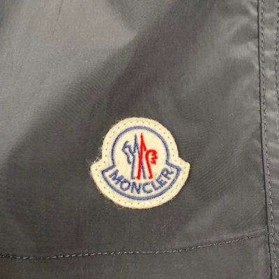 Moncler logo patch swim shorts — 10