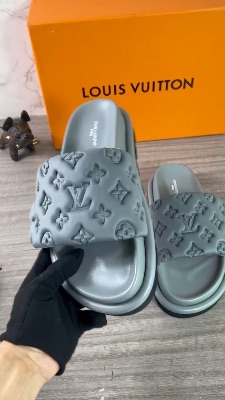 Louis Vuitton Pool Pillow flat sandals — 5