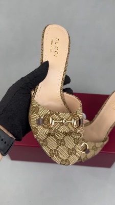 Gucci Women's slide sandals — 5