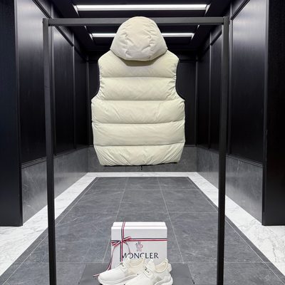 Moncler Guersac Hooded Diagonal-Quilted Down Gilet — 9