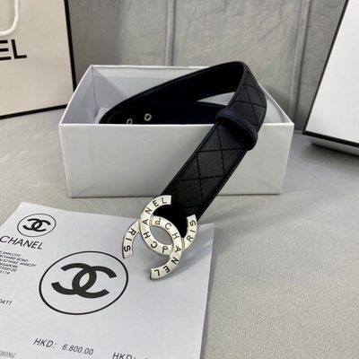 Chanel quilted leather belt featuring a gold chain and leather logo buckle — 7