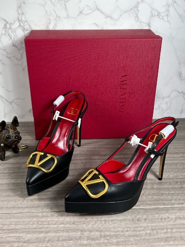 Valentino Garavani VLogo leather slingback platform pumps — 3