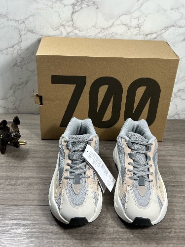 Adidas Yeezy Boost 700 V2 Cream sneakers — 3