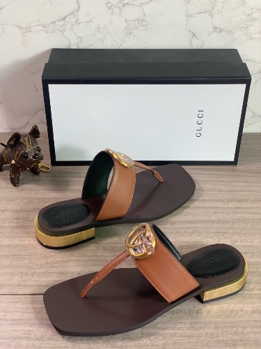 Gucci Marmont leather thong sandals