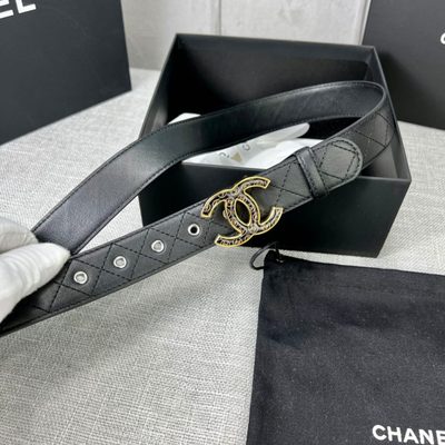 Chanel quilted leather belt featuring a prominent interlocking gold-tone CC buckle — 4