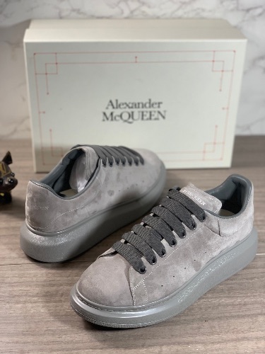 Alexander McQueen Oversized sneakers