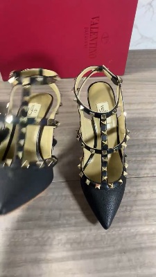 Valentino Garavani Rockstud grainy leather ankle strap pumps — 5