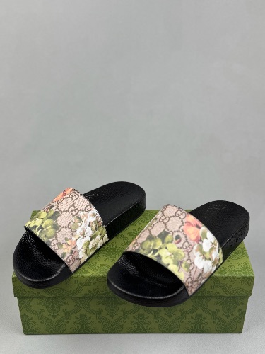 Gucci Women's GG Blooms Supreme Floral Slide Sandals — 3