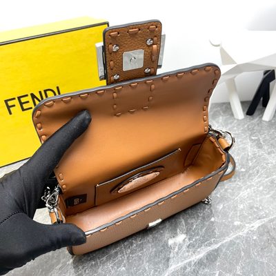 Fendi Selleria Baguette bag (T) — 9