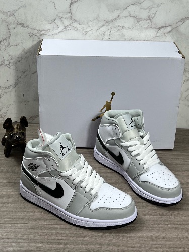 Nike Air Jordan 1 Mid