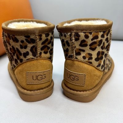 UGG mini classic flat ankle boots — 3