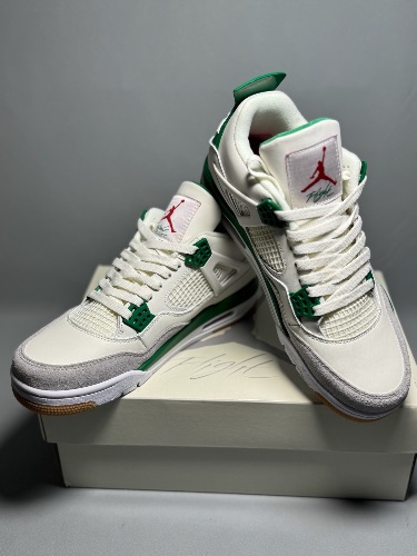 Nike SB x Air Jordan 4 "Pine Green" sneakers — 4