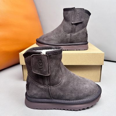 UGG kids' suede short boots — 5