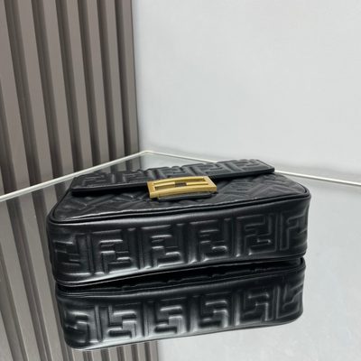 Fendi Baguette Chain Midi bag (T) — 5