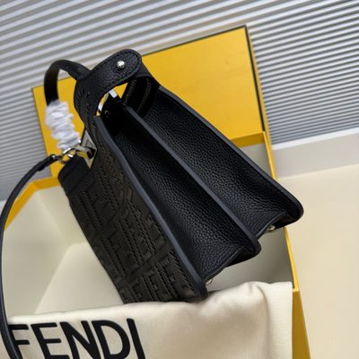 Fendi Peekaboo ISeeU bag (T) — 3