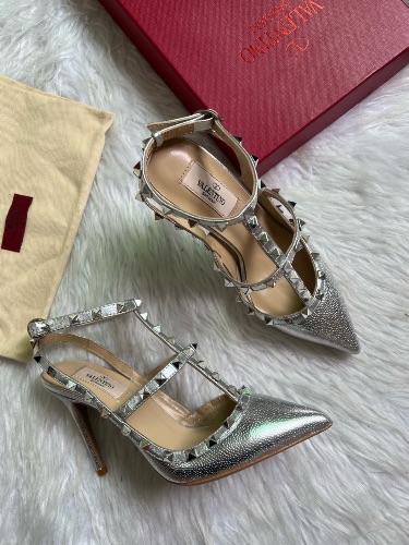 Valentino Garavani Rockstud pumps